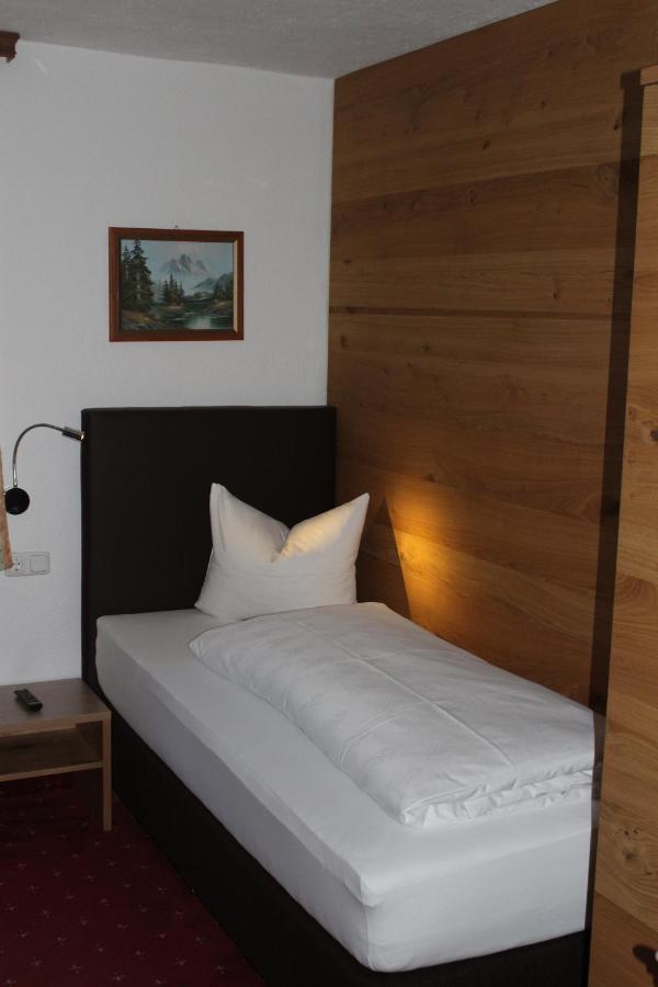 Pension Jaegerhof Санкт-Антон-ам-Арльберг Экстерьер фото